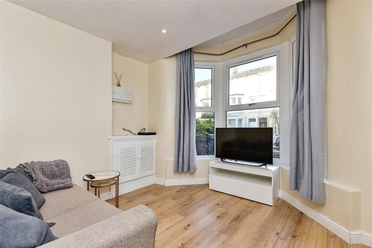 Beautiful Townhouse In Morecambe Exteriör bild